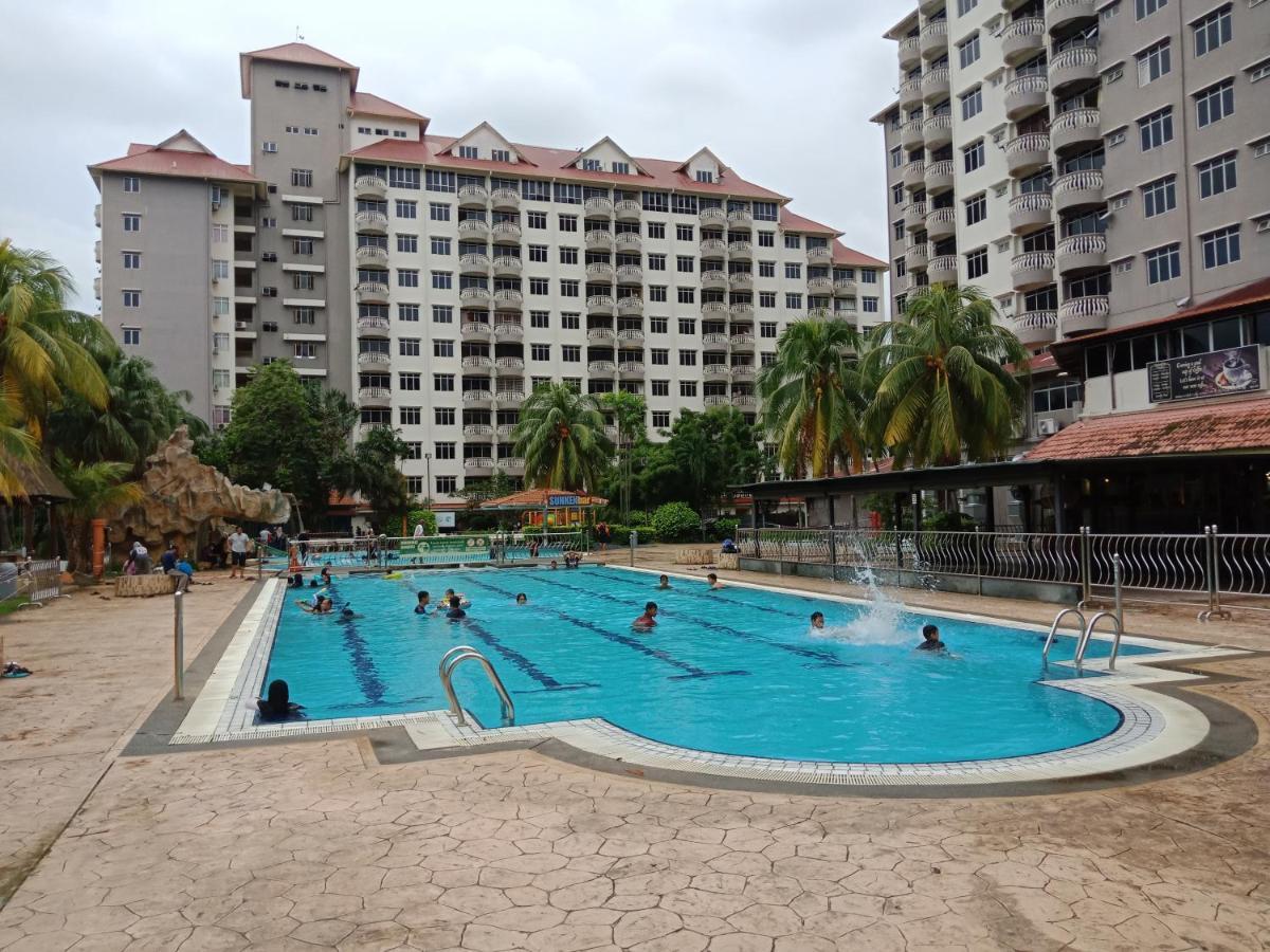 Glory Beach Resort Private Penthouse Porto Dickson Exterior foto